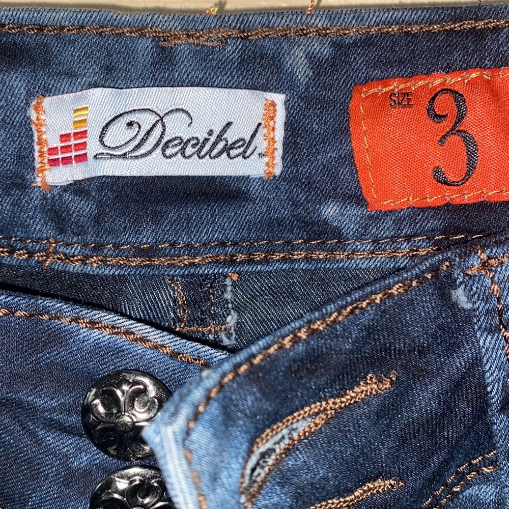 Decibel Capris - Picture 2 of 3